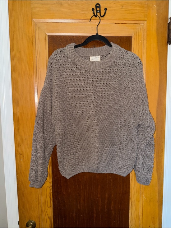 Universal Thread Sweaters - Universal Thread Taupe Crewneck Knit Sweater